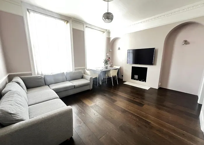 Charming One Bedroom Flat Chelsea